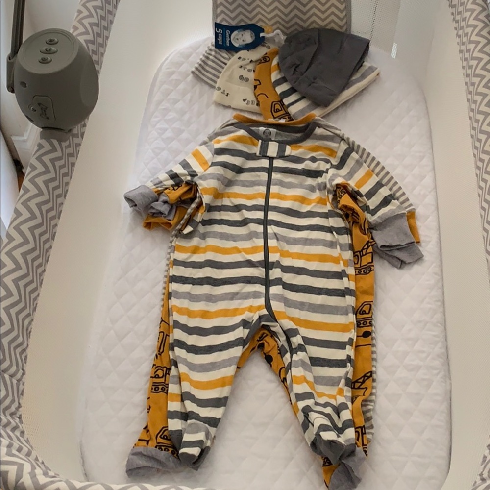 3 Sleeper Set w/ Matching Cap Set